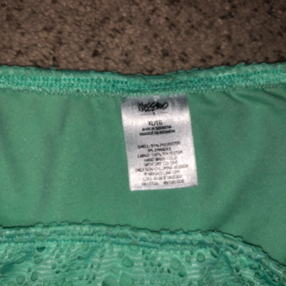 Bathing suit bottoms - Picture 2 of 3